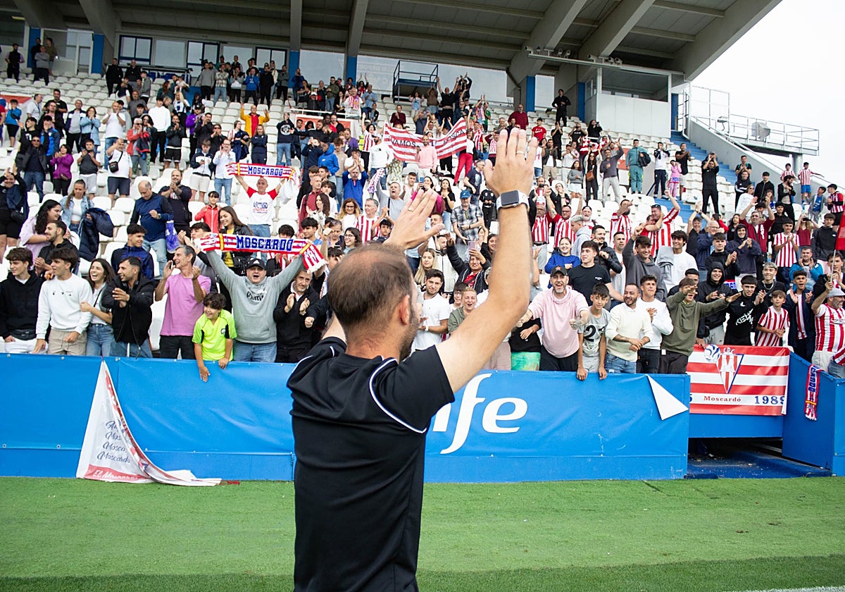 Los jugadores del CD Moscardó celebran la clasificación para la final por el ascenso