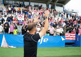 Los jugadores del CD Moscardó celebran la clasificación para la final por el ascenso