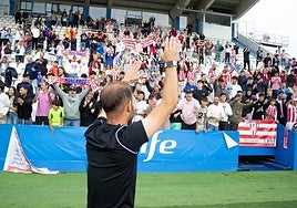 Los jugadores del CD Moscardó celebran la clasificación para la final por el ascenso