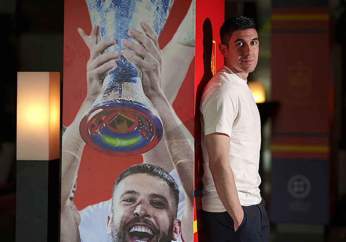 El preparador físico de la selección española, Carlos Cruz, posa para ABC