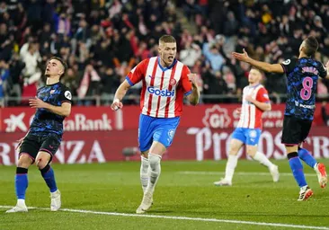 Dovbyk celebra un gol anotado durante el Girona-Sevilla