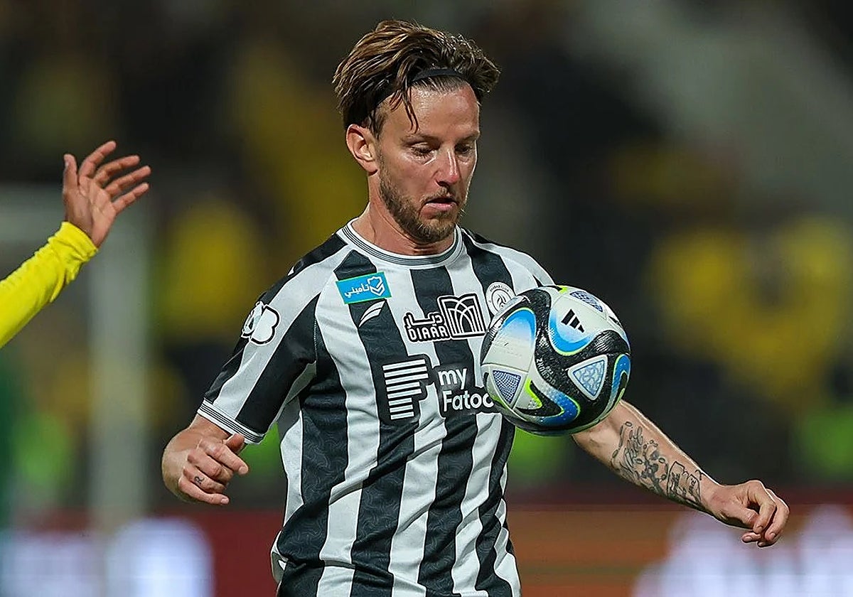 Rakitic, en un partido con el Al-Shabab saudí