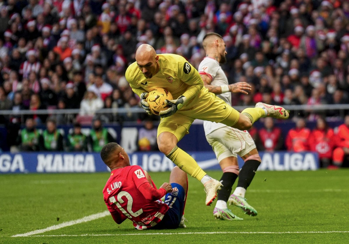 Dmitrovic en el partido frente al Atlético de Madrid en el Civitas Metropolitano