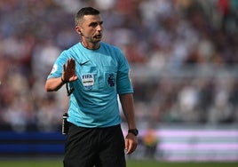 ¿Quién es Michael Oliver, el árbitro del debut de España ante Croacia?