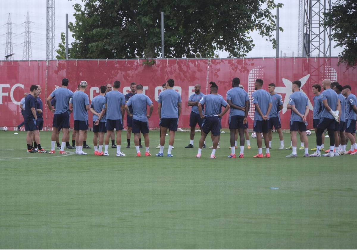 Imagen de uno de los primeros entrenamientos de García Pimienta al frente del Sevilla en pretemporada