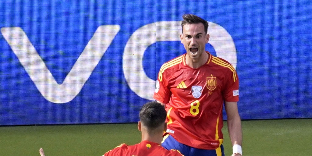 Los rojos deportivos viajan con el equipo de Fabián ante Croacia Los rojos deportivos viajan con el equipo de Fabián ante Croacia