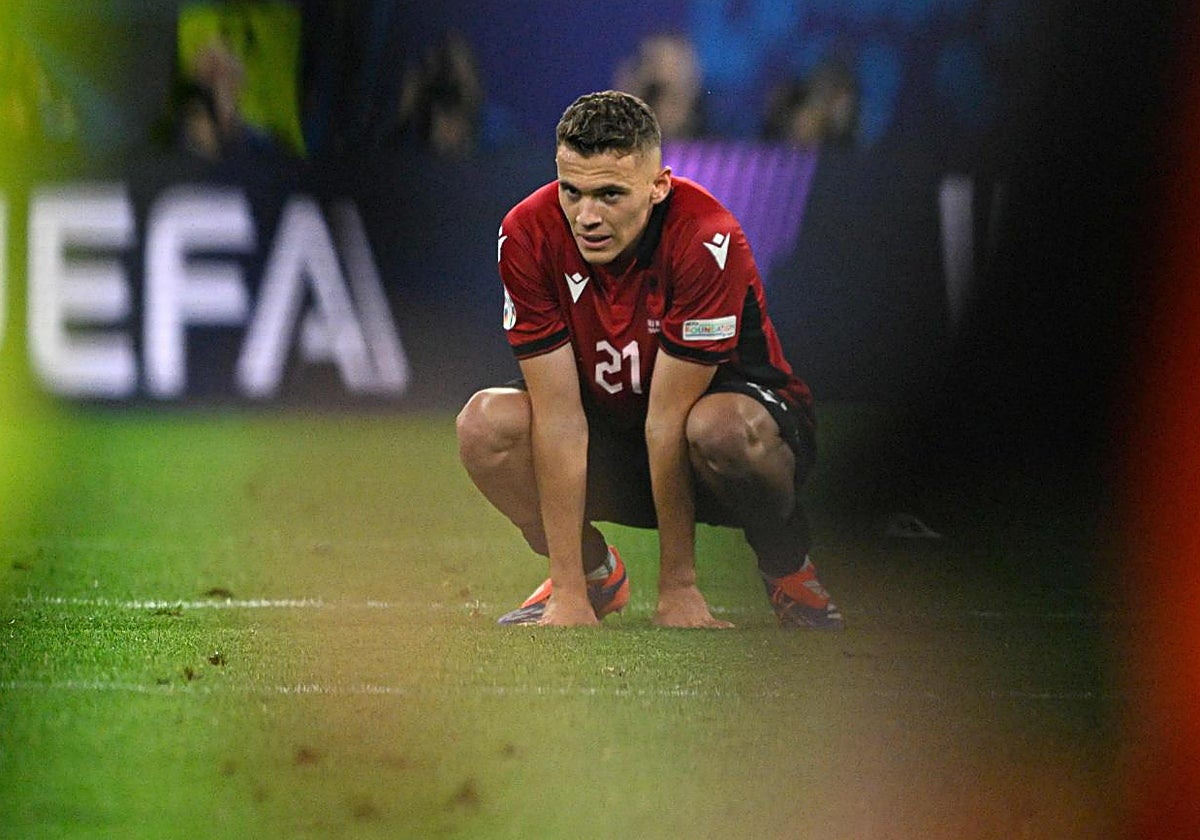 Asllani en el debut de la selección albanesa en la Eurocopa 2024 ante Italia