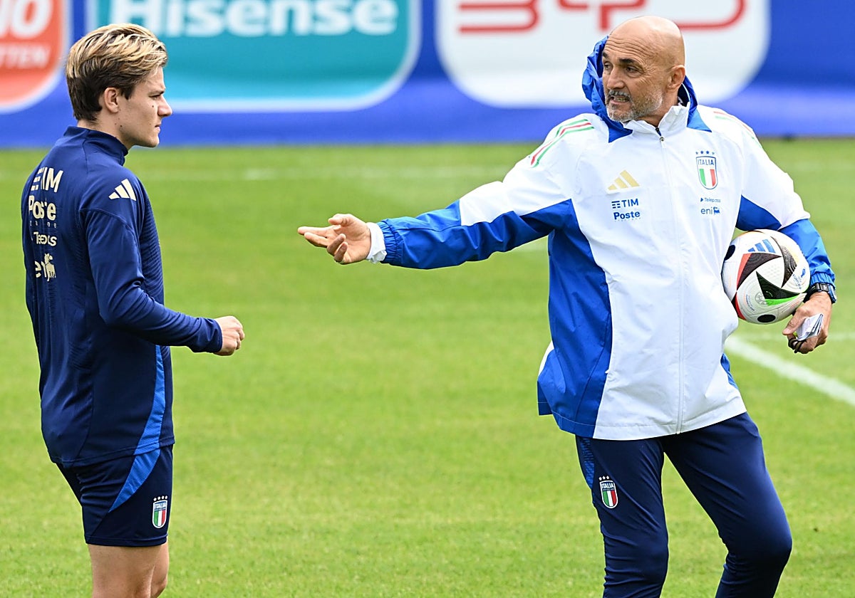 Fagioli, con el seleccionador italiano Spalletti