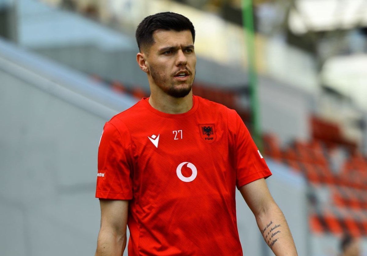 Daku, durante un entrenamiento con la selección de Albania