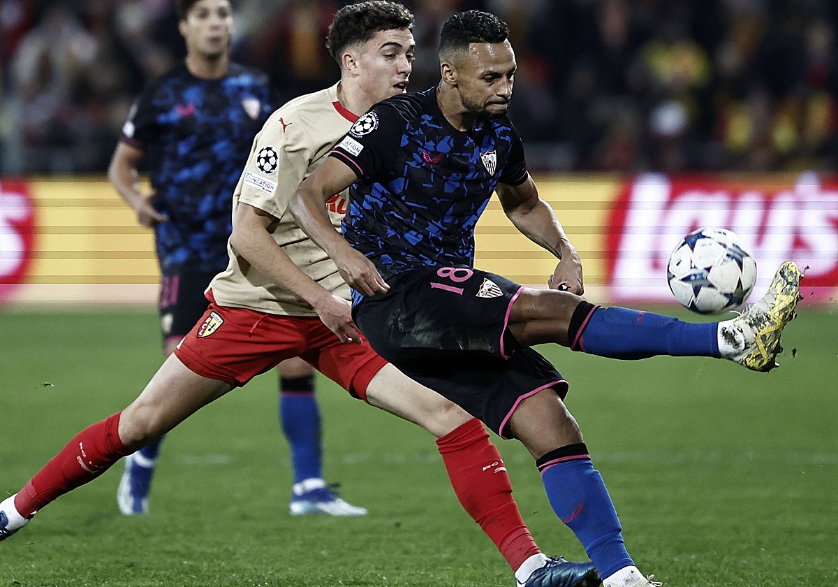 Sow, durante el Lens - Sevilla de la pasada campaña