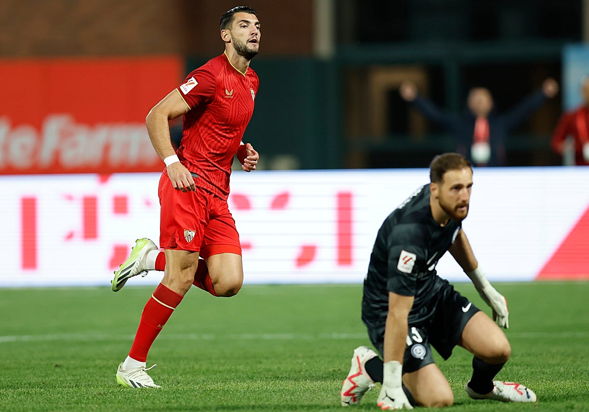 Rafa Mir, durante la pretemporada pasada en el amistoso ante el Atlético de Madrid