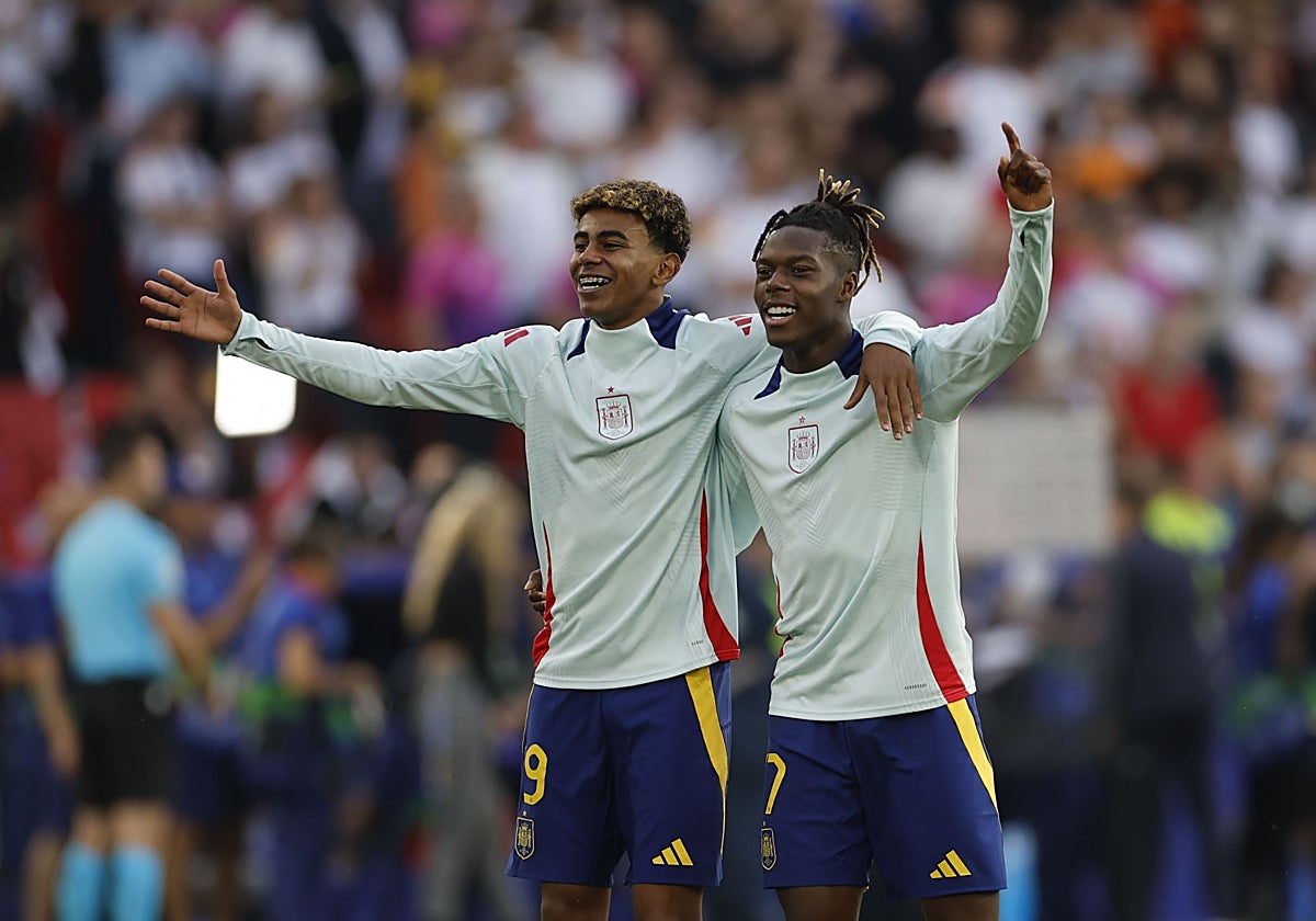 Yamal y Williams celebran el pase de España a los cuartos de final