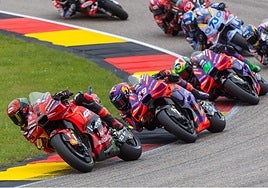 Una caída de Martín regala la victoria y el liderato del Mundial a Bagnaia