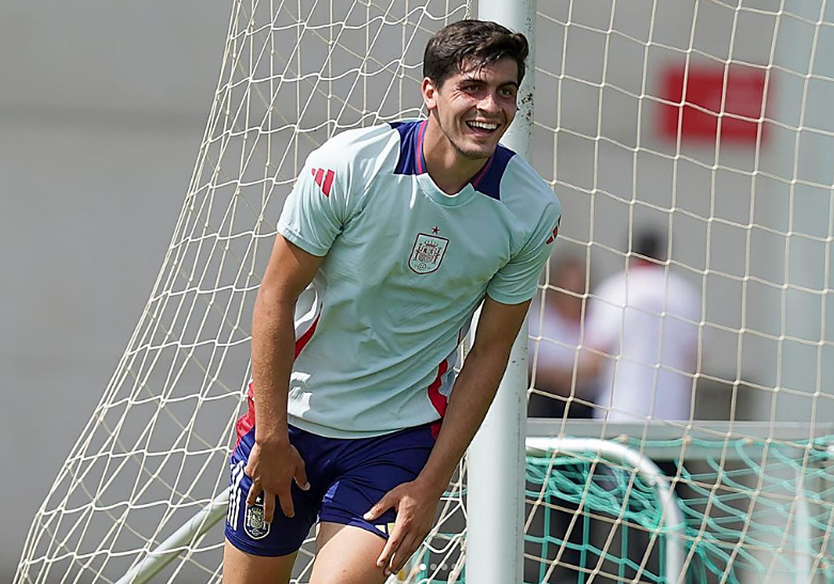 Juanlu entrena en la ciudad deportiva de Las Rozas junto a la selección olímpica