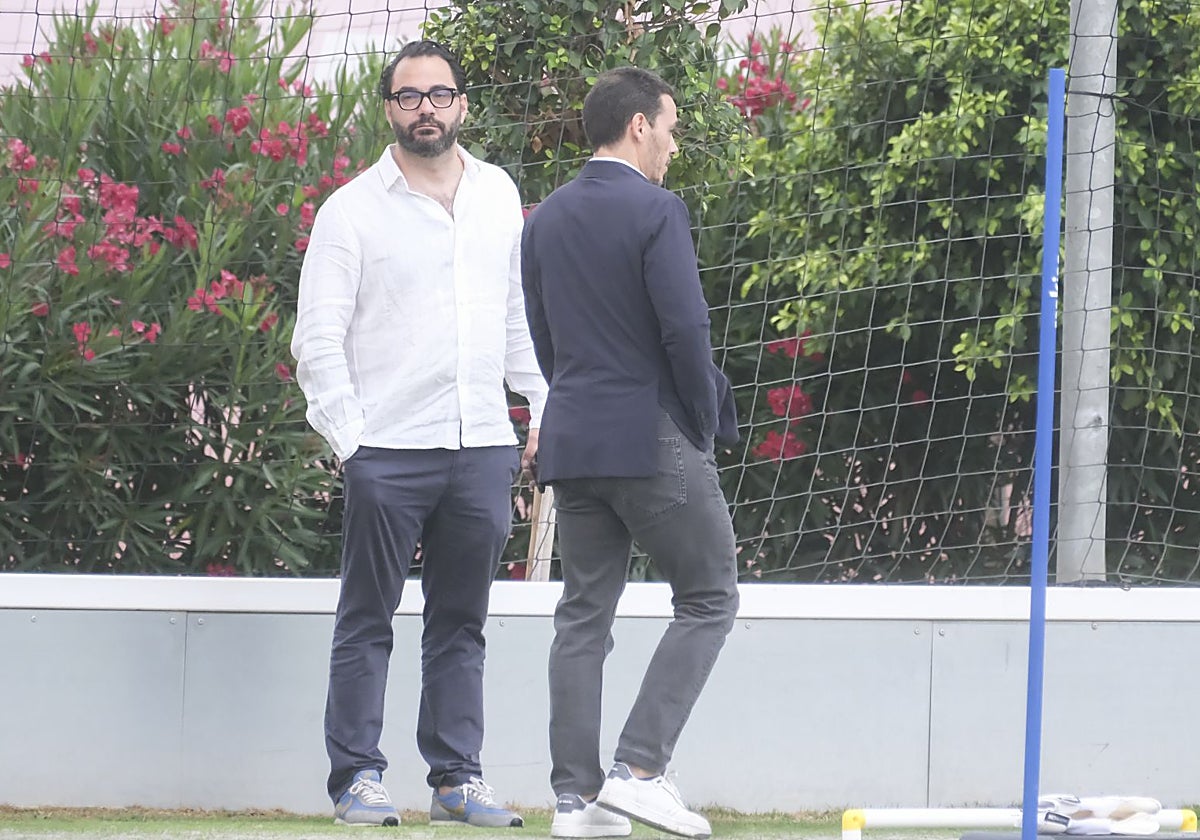 El director deportivo del Sevilla, Víctor Orta, junto al presidente de la entidad, José María del Nido Carrasco