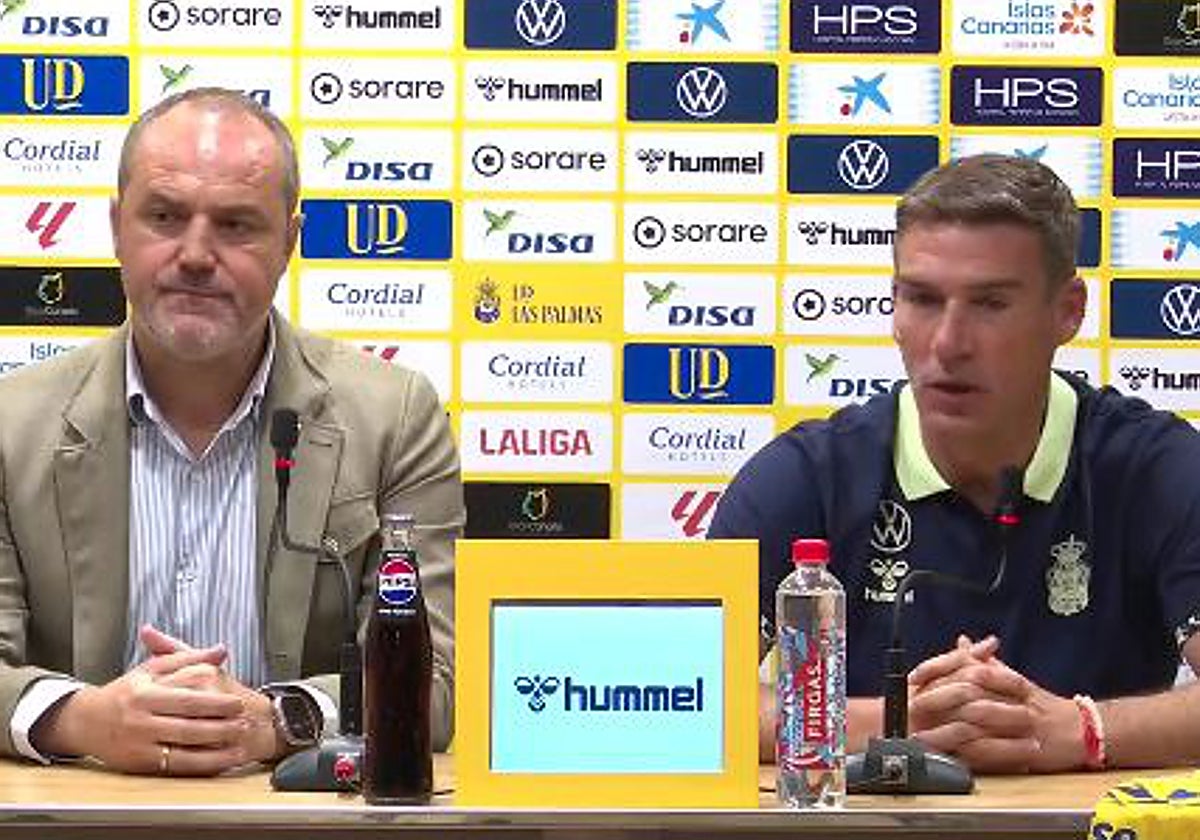 Luis Helguera, director deportivo de la UD Las Palmas, junto a Luis Carrión, nuevo entrenador