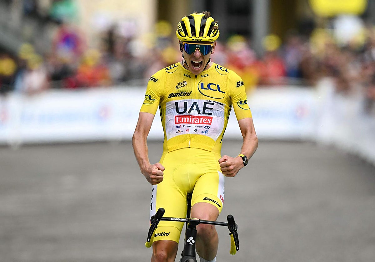 Tadej Pogacar celebra su victoria en la primera jornada en los Pirineos