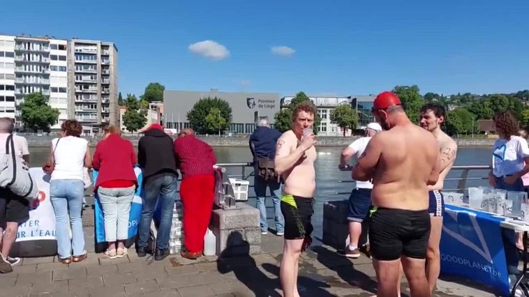 Nadadores de Bélgica se sumergen en los ríos del país para concienciar sobre la calidad del agua