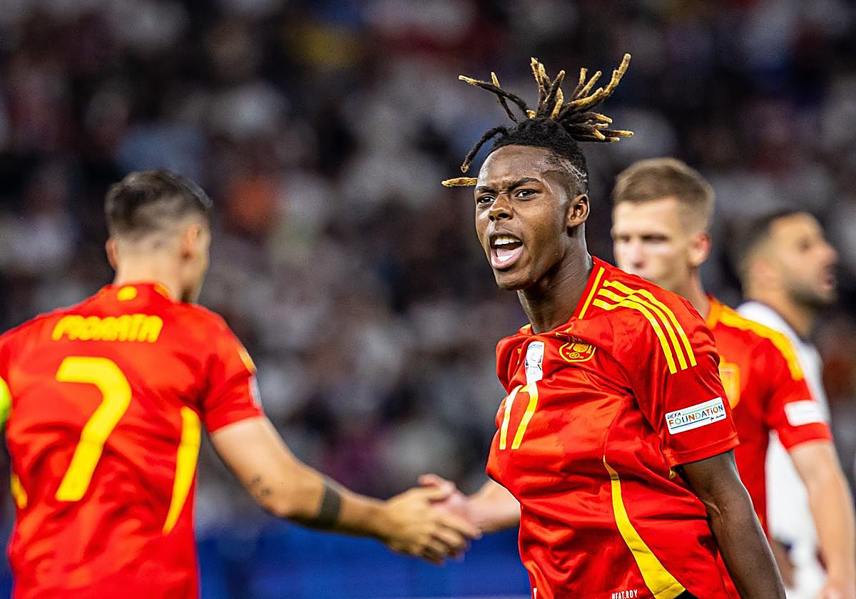 Nico Williams durante la celebración del gol