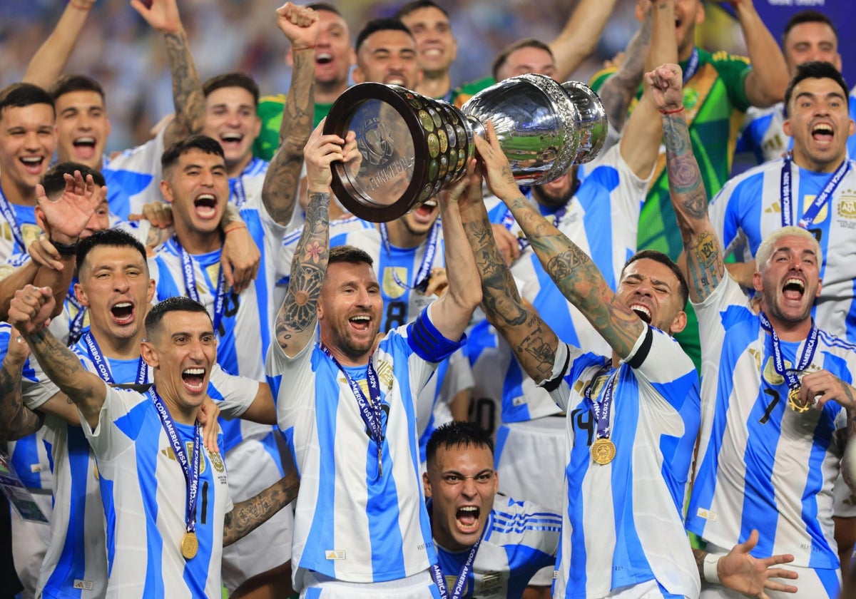 Los jugadores de Argentina celebra la victoria en la Copa América