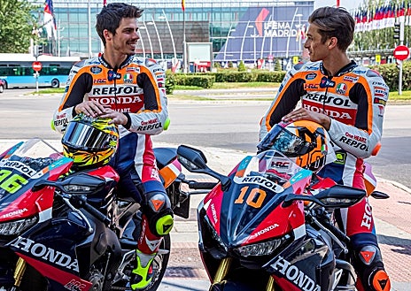 Imagen secundaria 1 - Los pilotos del equipo Repsol Honda han circulado, al manillar de sendas Honda CBR propulsadas por combustible renovable, por el trazado del que será el próximo circuito de F1 en Madrid