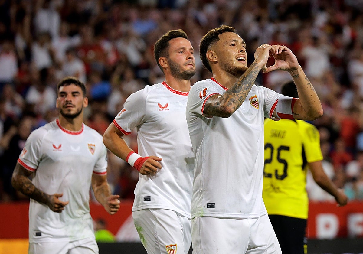 Lucas Ocampos celebra su gol ante el Al-Ittihad