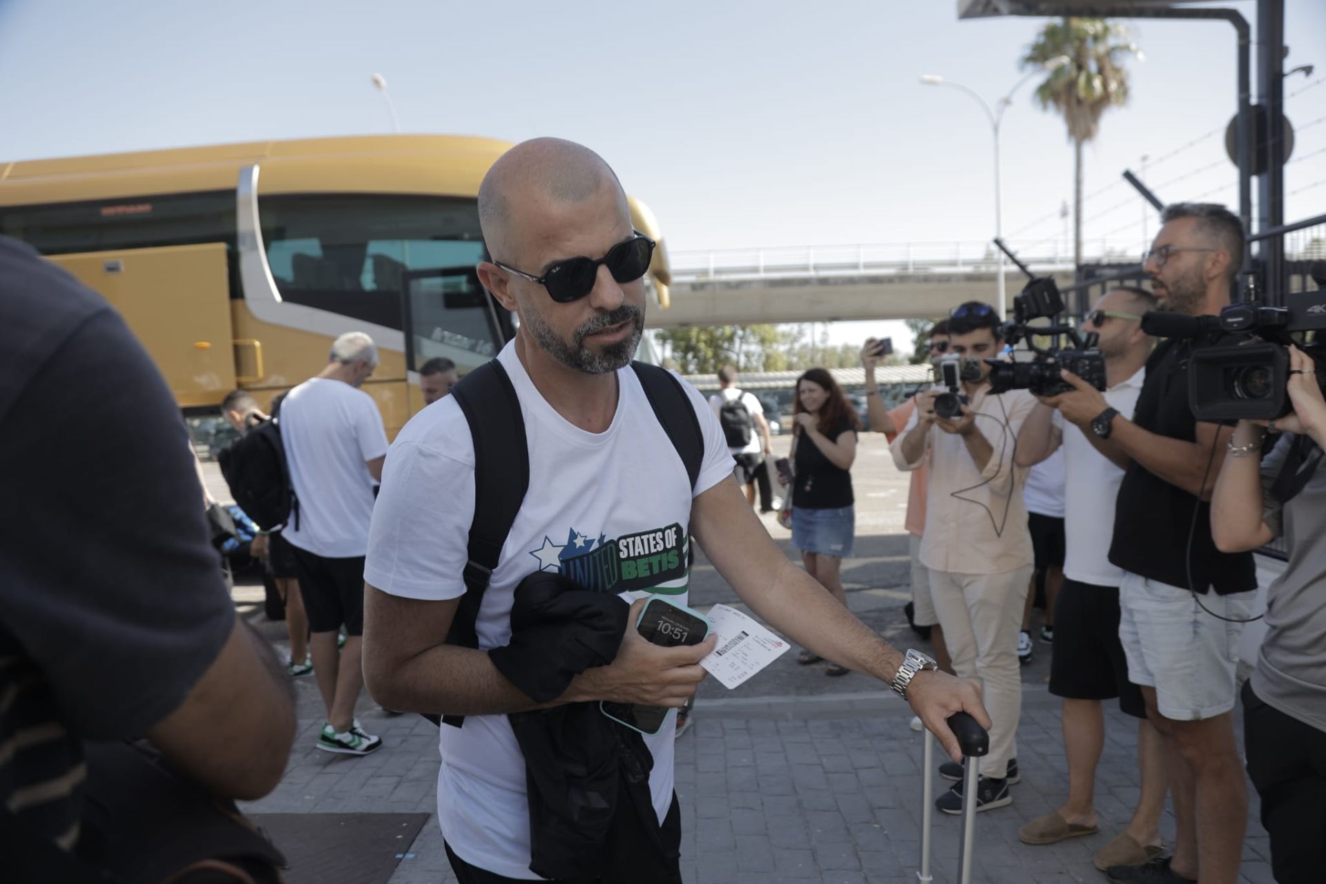 Manu Fajardo, en la expedición del Betis antes de partir hacia Estados Unidos