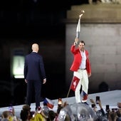 La lluvia destiñe el desfile de apertura pero no puede con un emocionante final