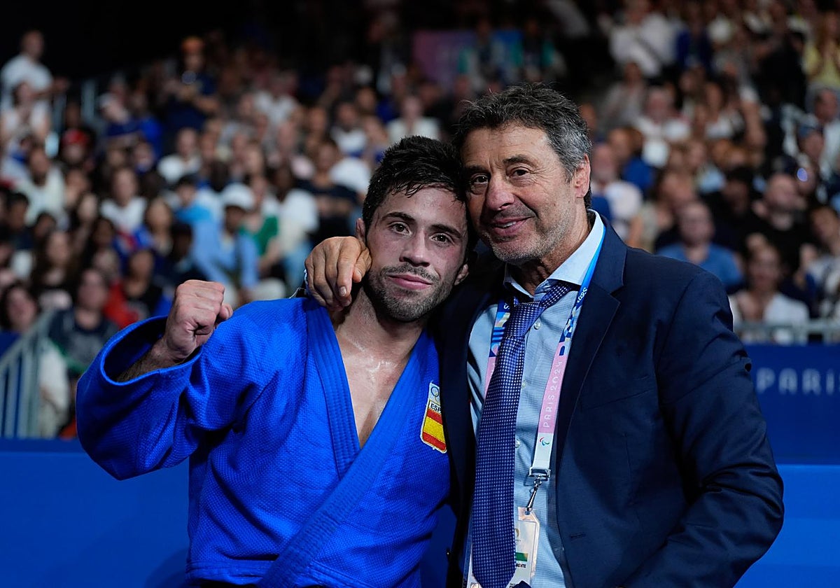 Fran Garrigós, junto a su entrenador, Quino Ruiz