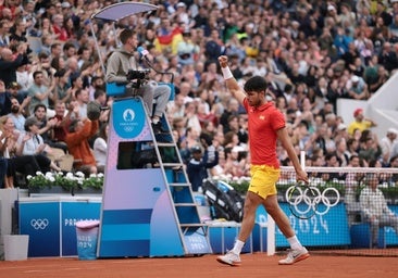 Tenis Alcaraz se divierte y se recrea en su estreno olímpico