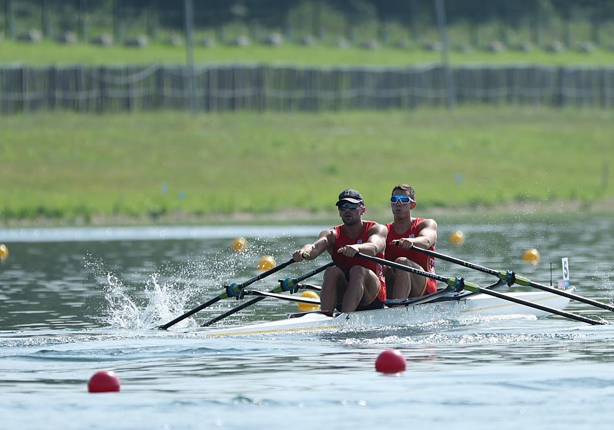 Conde y García, durante la regata