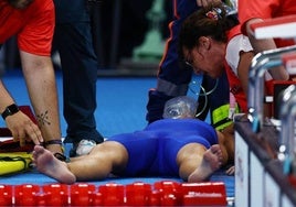 Primer susto en los Juegos: la nadadora Tamara Potacka sufre un colapso tras competir en los 200 estilos