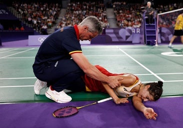 Bádminton Dramático final de Carolina Marín: se lesiona la rodilla a once puntos de la medalla