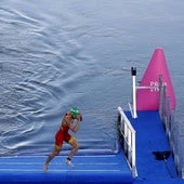 Triatlón A los españoles les gusta el Sena: «Hemos tenido la suerte de competir allí, junto a la Torre Eiffel y por los Campos Elíseos»