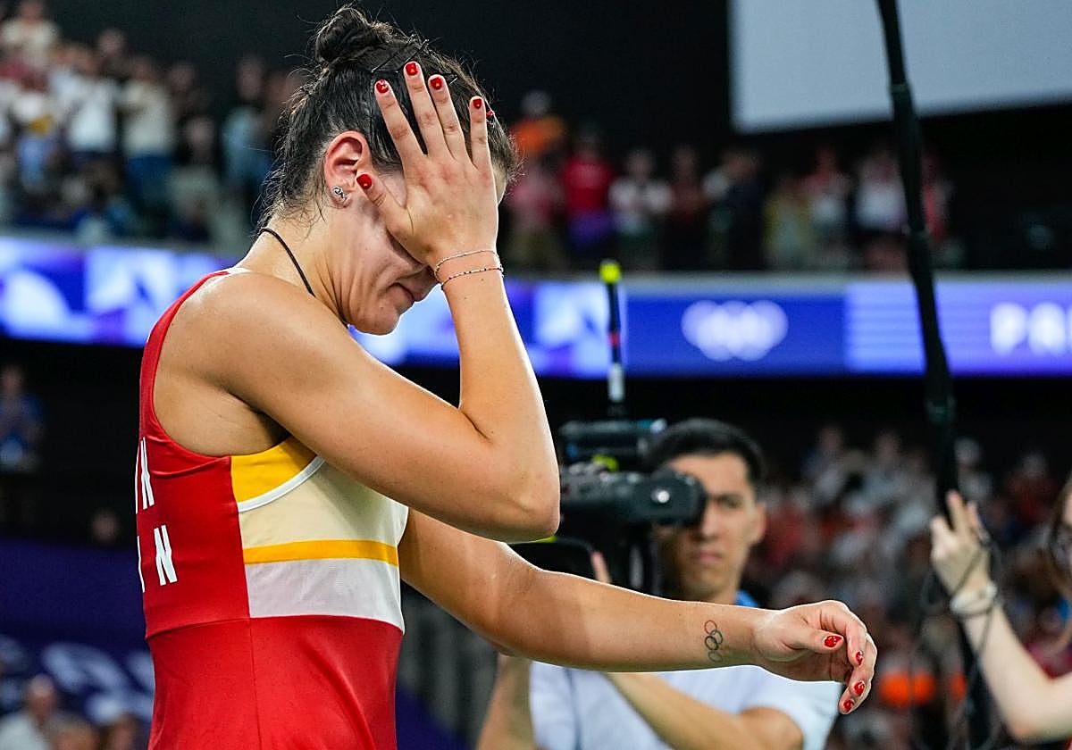 Carolina Marín, tras caer lesionada