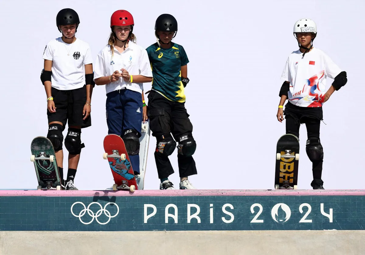 Las skaters de París 2024, con Zheng, a la derecha, de solo 11 años