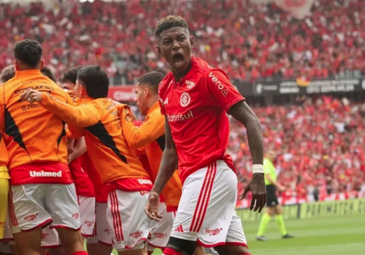 Vitao celebra un gol con el Internacional de Porto Alegre