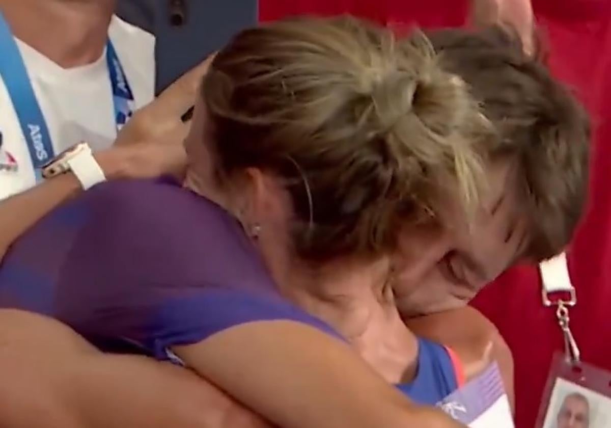 La atleta Alice Finot tras pedir matrimonio a su novio gallego