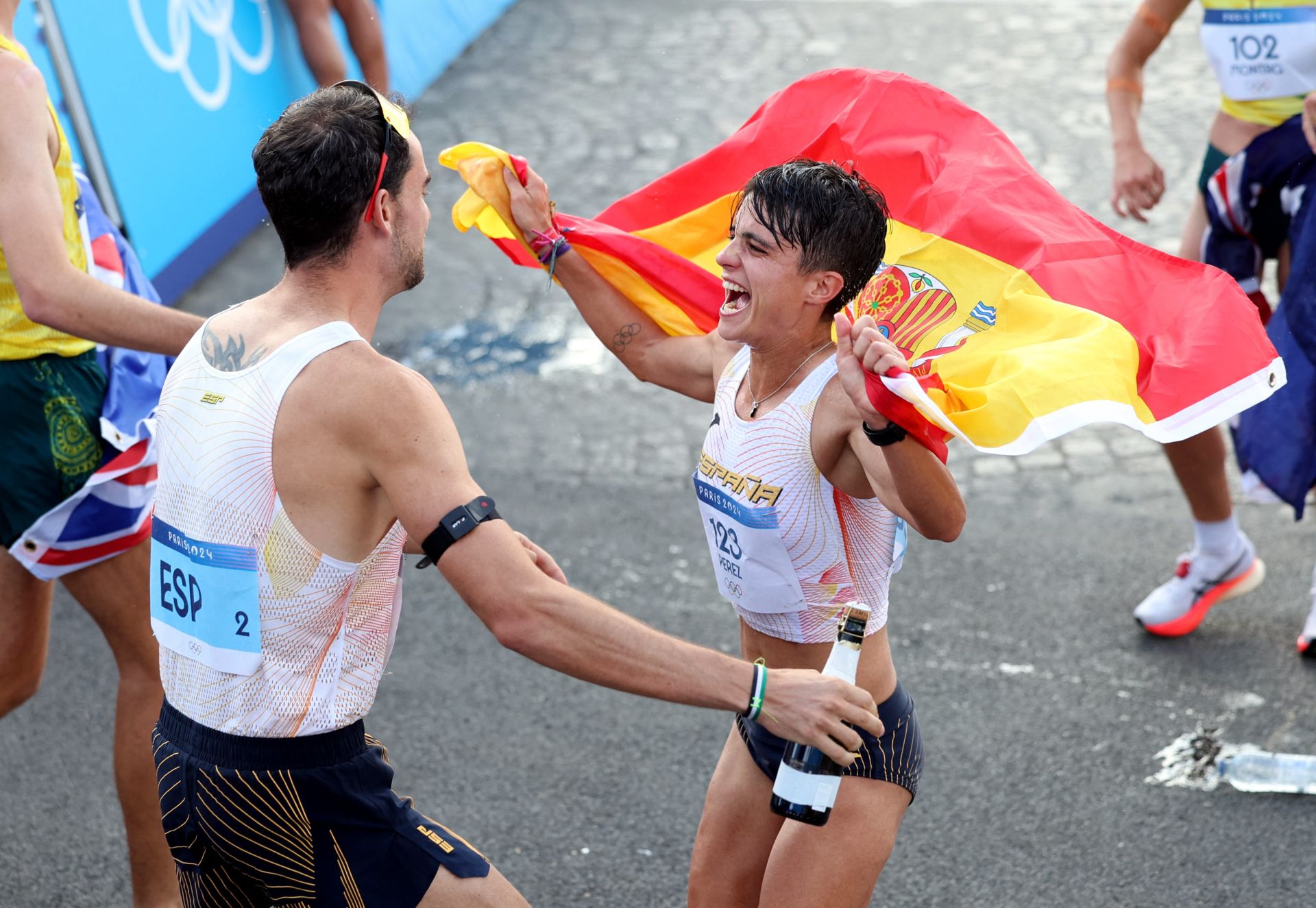 Los ganadores se encuentran al término de la prueba