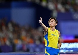 El tirador Dikec, tendencia en las celebraciones de los atletas