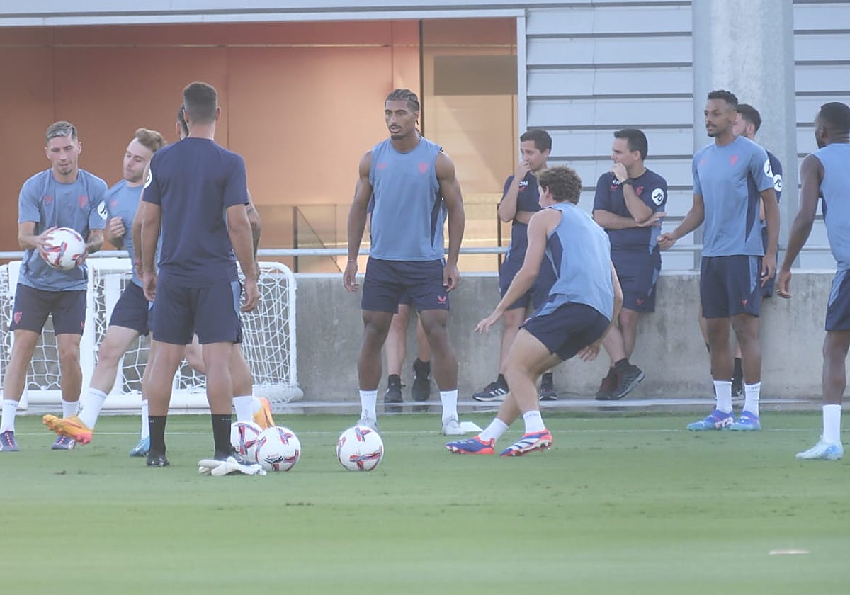 Loïc Badé se une a los entrenamientos del Sevilla este lunes tras su participación en los Juegos Olímpicos
