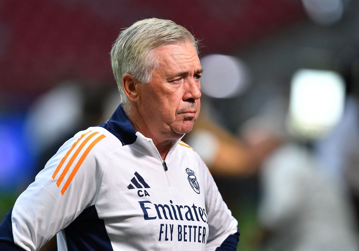 Ancelotti, durante el entrenamiento de este martes en Varsovia