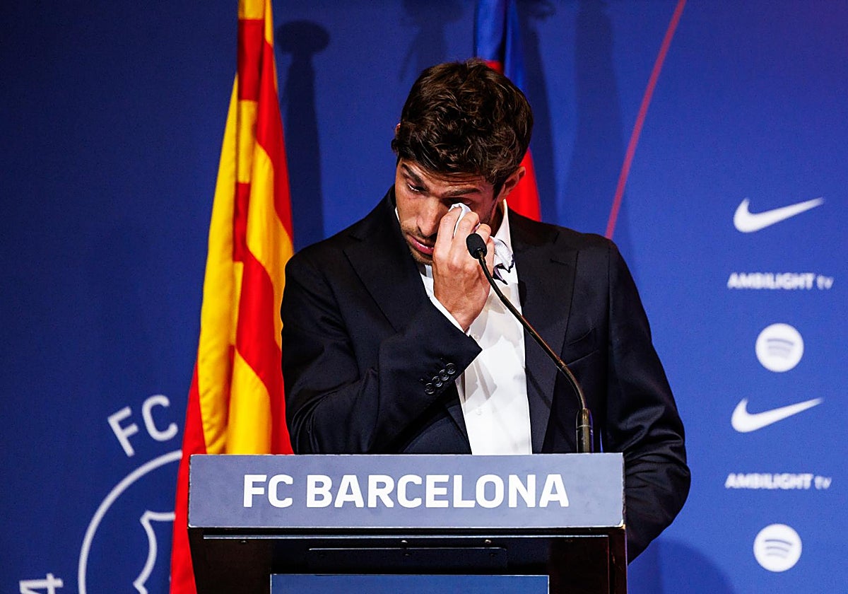 Sergi Roberto, emocionado durante su despedida del Barcelona