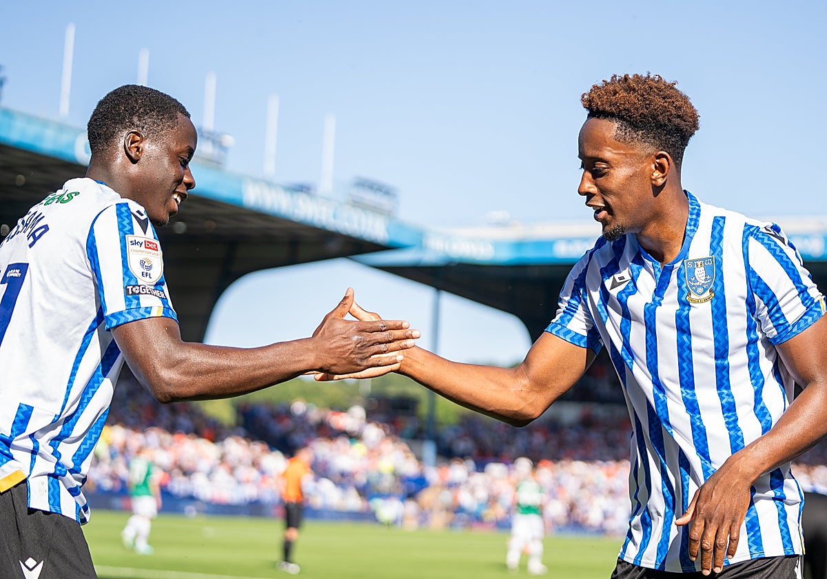 Futbolistas del Sheffield Wednesday, durante un encuentro con el club inglés