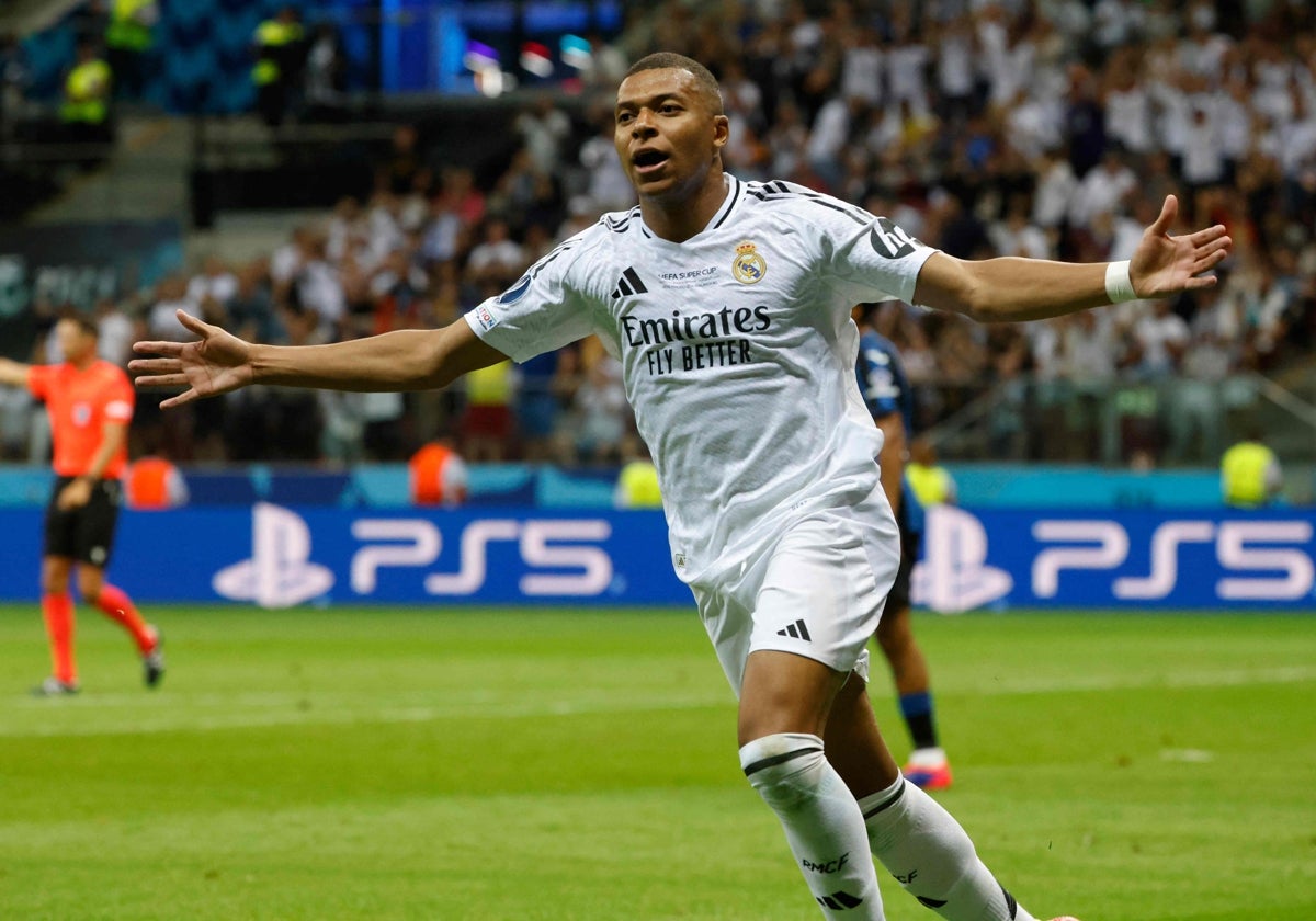 Kylian Mbappé celebra su primer gol con el Real Madrid