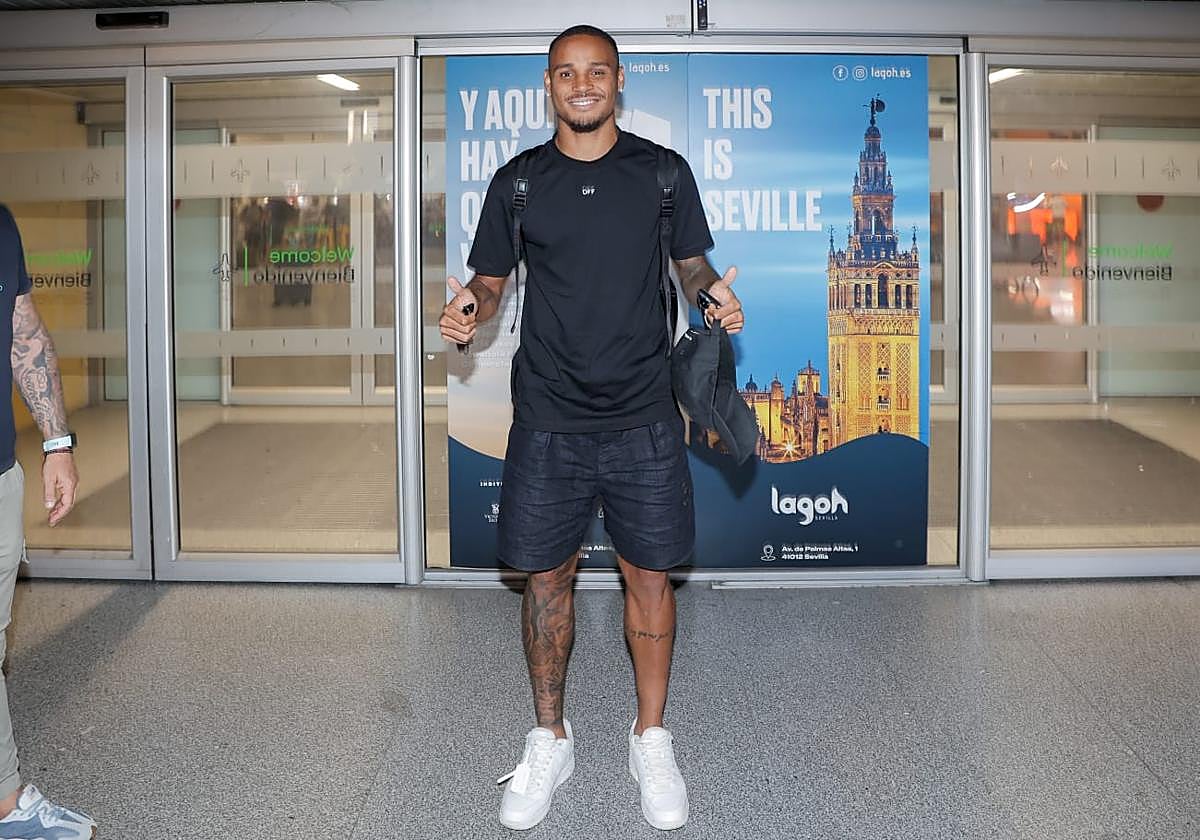 Natan, en el aeropuerto de Sevilla