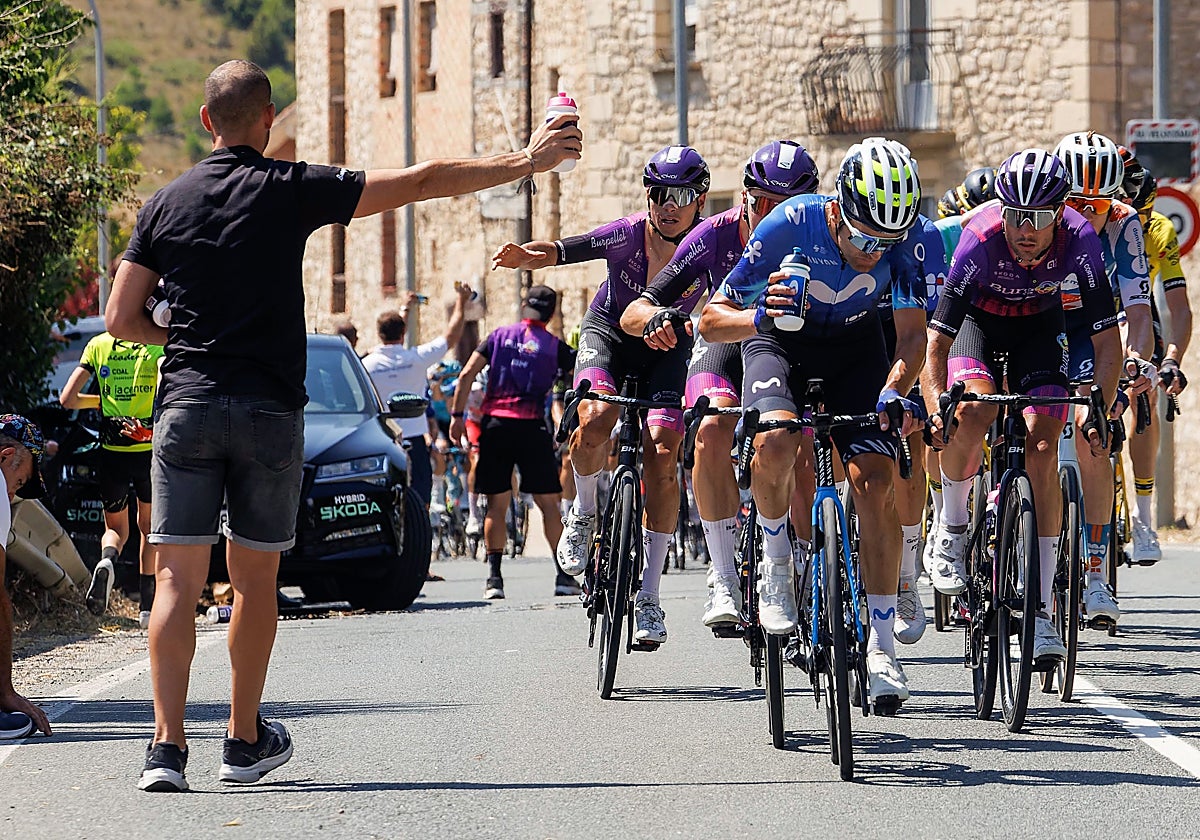 Ciclistas del Movistar y Burgos BH, en la última Vuelta a Burgos