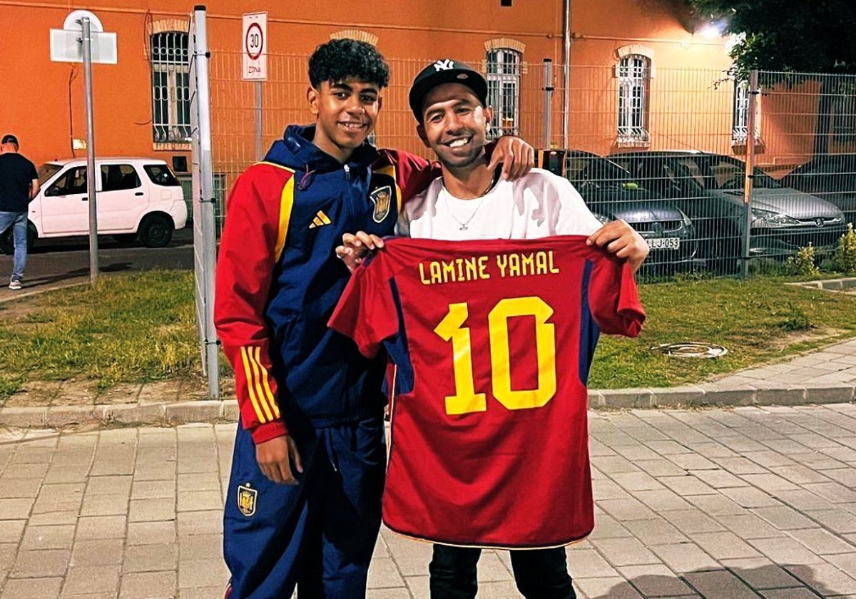 Lamine Yamal junto a su padre