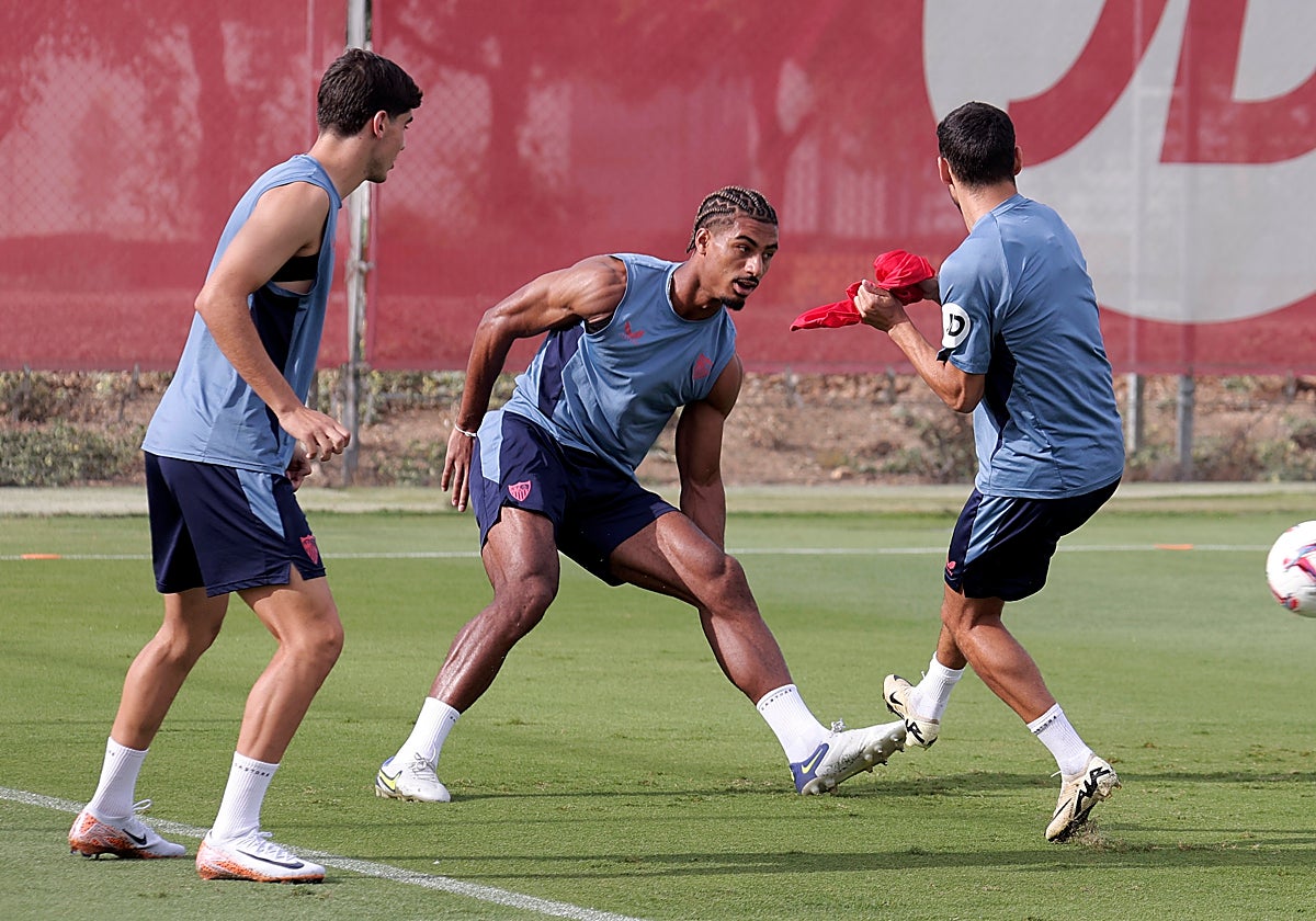 Loïc Badé, durante un entrenamiento de esta semana