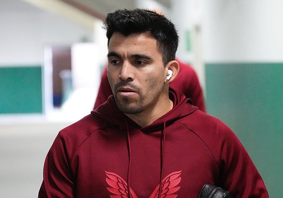 Acuña, en un viaje con el Sevilla